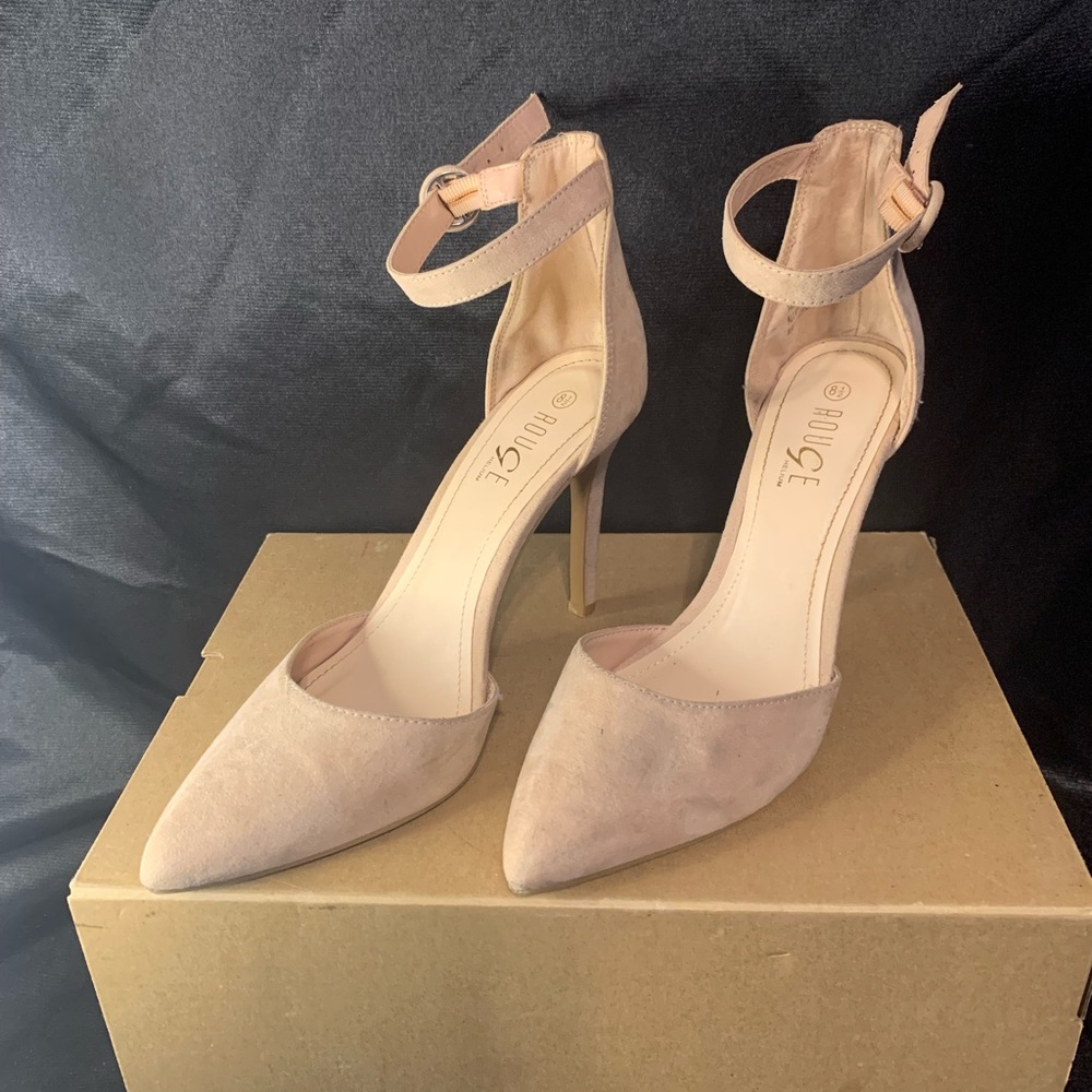 Simple nude closed toed heels
